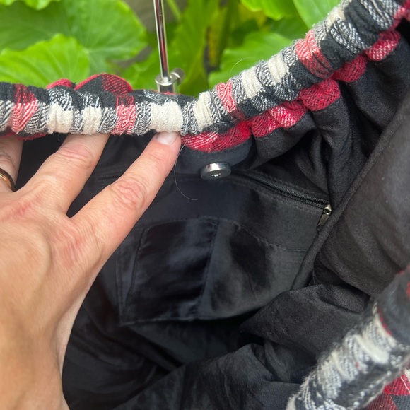 Vintage flannel left red and white checked hobo style vegan leather handle bag - Picture 2 of 5